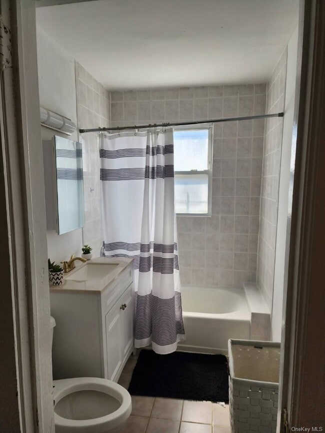 Building Photo - 832 Calhoun Ave