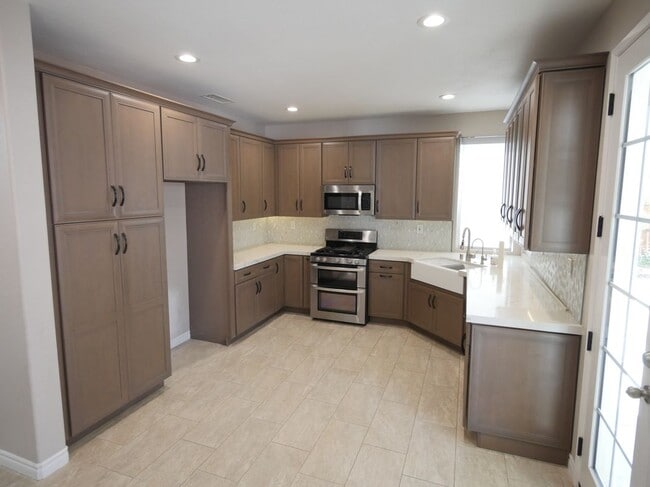 Building Photo - 5838 Mimosa Ct