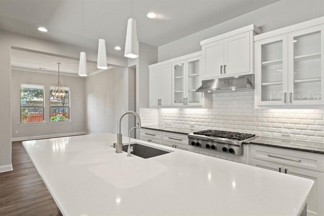 Building Photo - 605 White Tail Cv