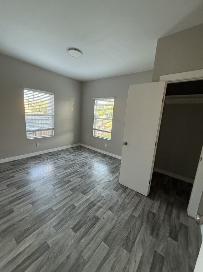 Building Photo - 1133 S Brownlee Blvd