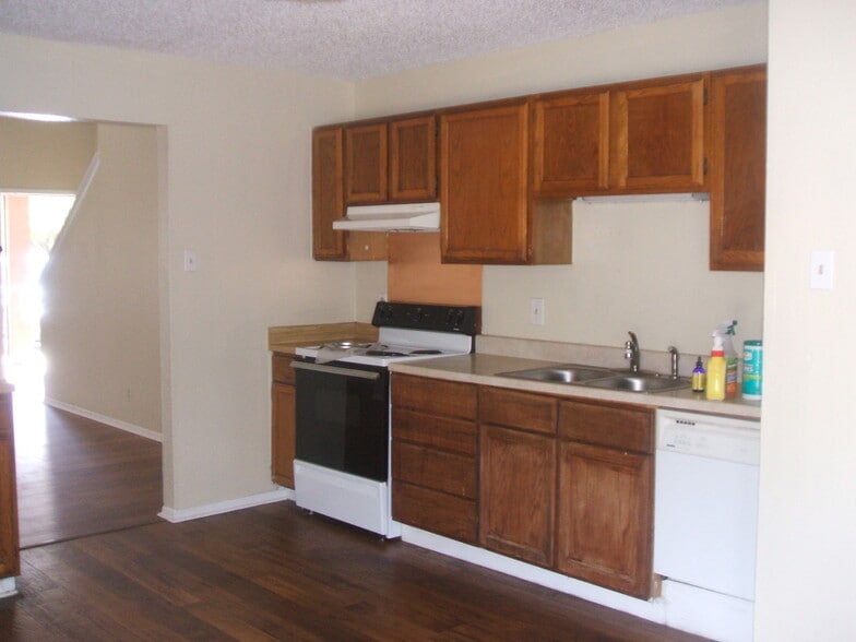 Building Photo - 5763 Country Sun Dr