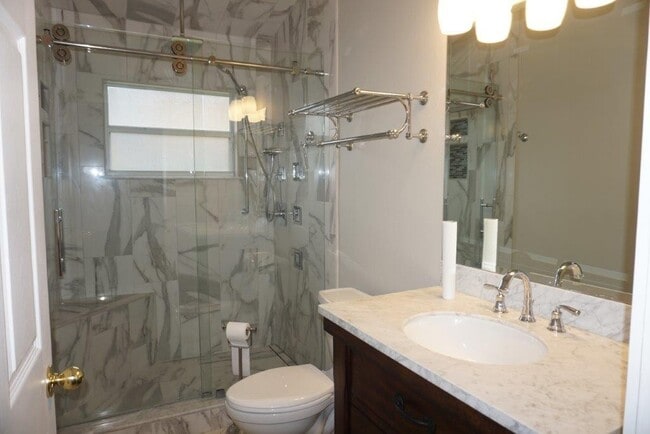 Building Photo - Pool Home in Oak Valley