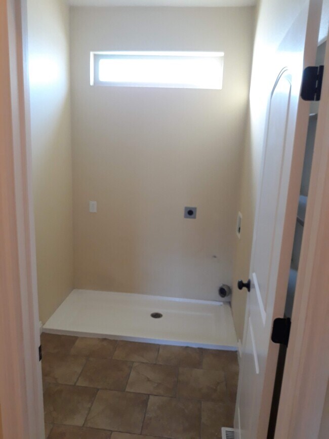 Building Photo - 2342 W 1775 N