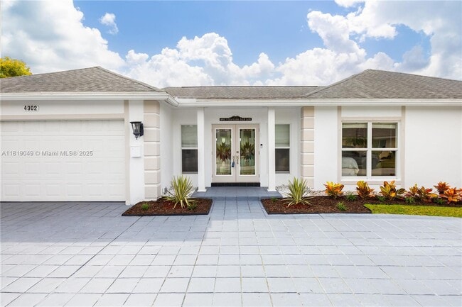 Building Photo - 4902 N Travelers Palm Ln