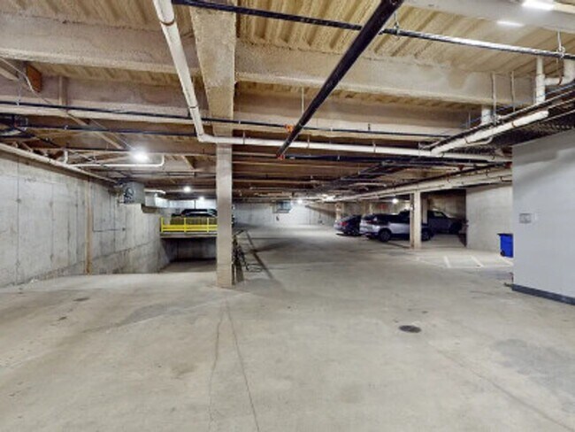 Building Photo - 2 Bed 2 Bath - South Boston - 6/1    (0.22...