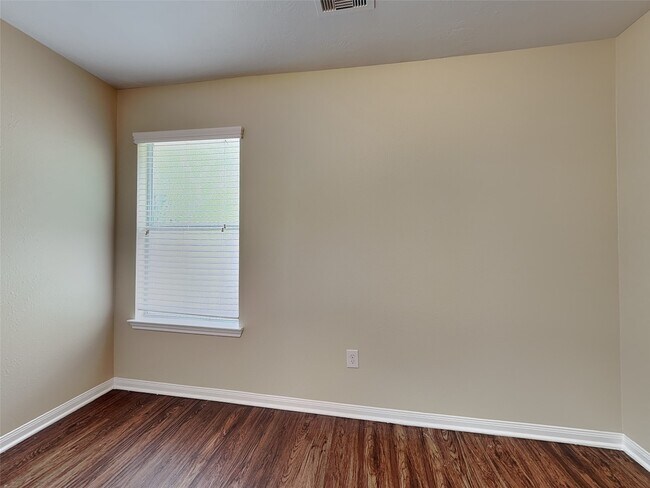 Building Photo - 22270 Queenbury Hills Dr