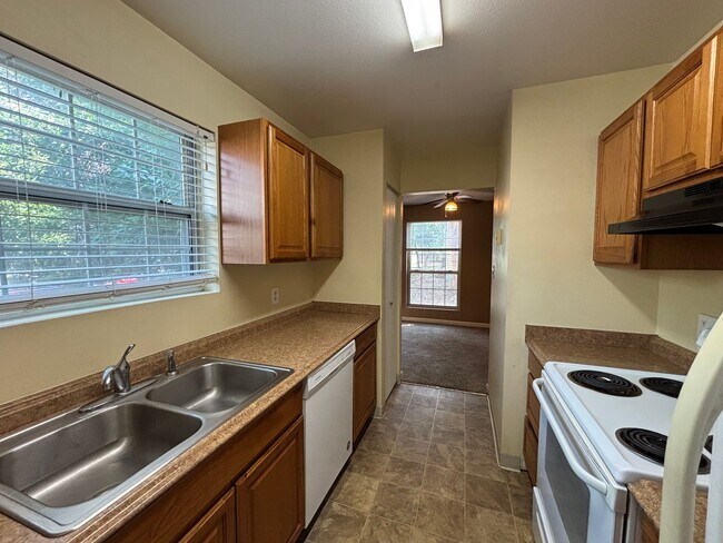 Building Photo - $200 Off First Month - Charming Ground-Level Apartment in the Heart of Fort Collins