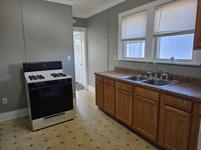 Building Photo - 2-Bedroom, 1-Bathroom Home with Basement – $1,295/Month