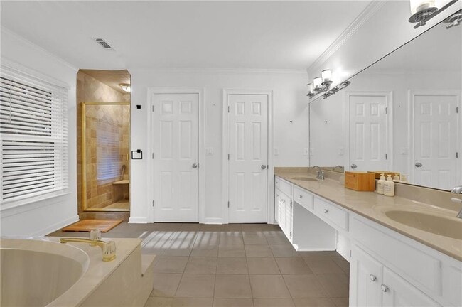 Building Photo - 7155 Roswell Rd