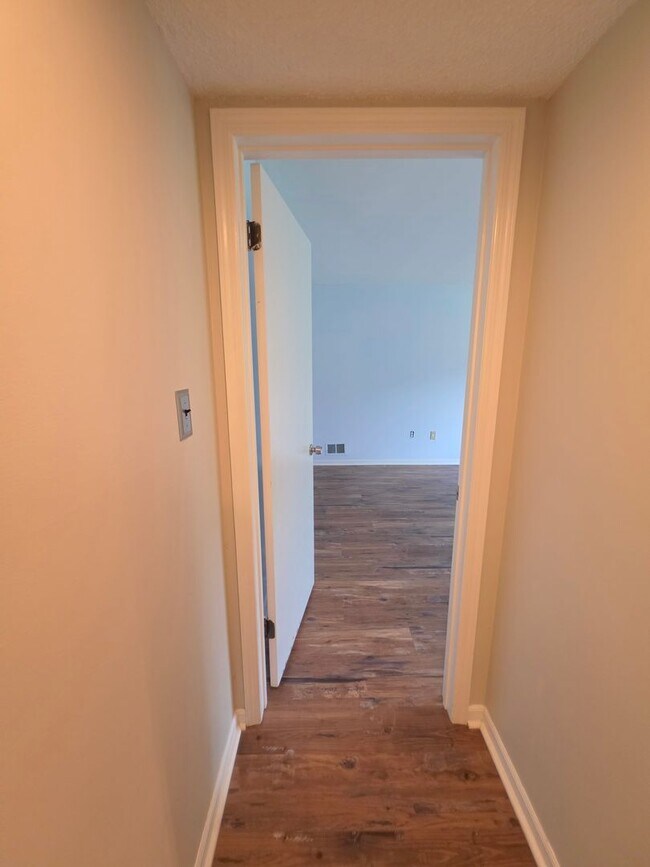 Building Photo - 384 Willowbrook Dr