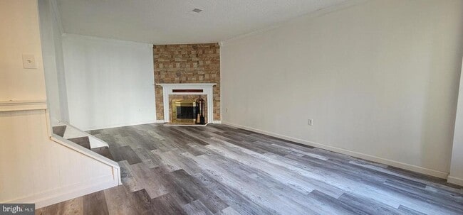 Building Photo - 2209 Greenwood Dr