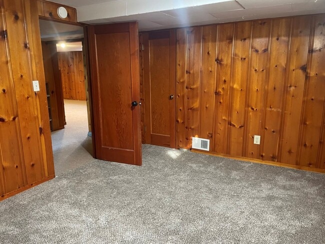 Building Photo - Now renting 3 bedroom House