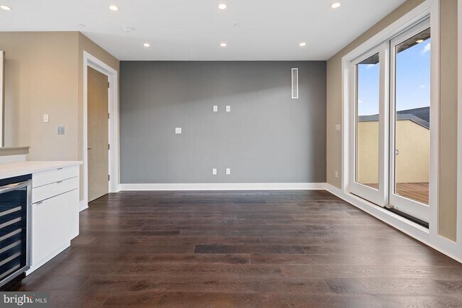 Building Photo - 1332 Kater St