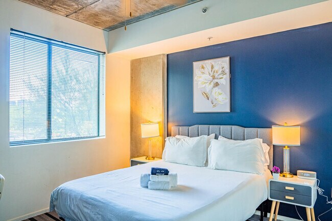 Building Photo - 915 N 4th St