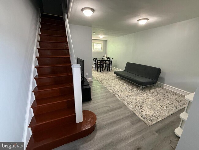 Building Photo - 4018 Chippendale Ave