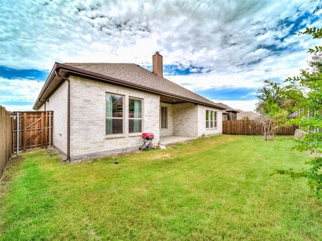 Building Photo - 401 Lake Cove Dr