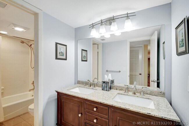 Building Photo - 318 Oak Harbour Dr