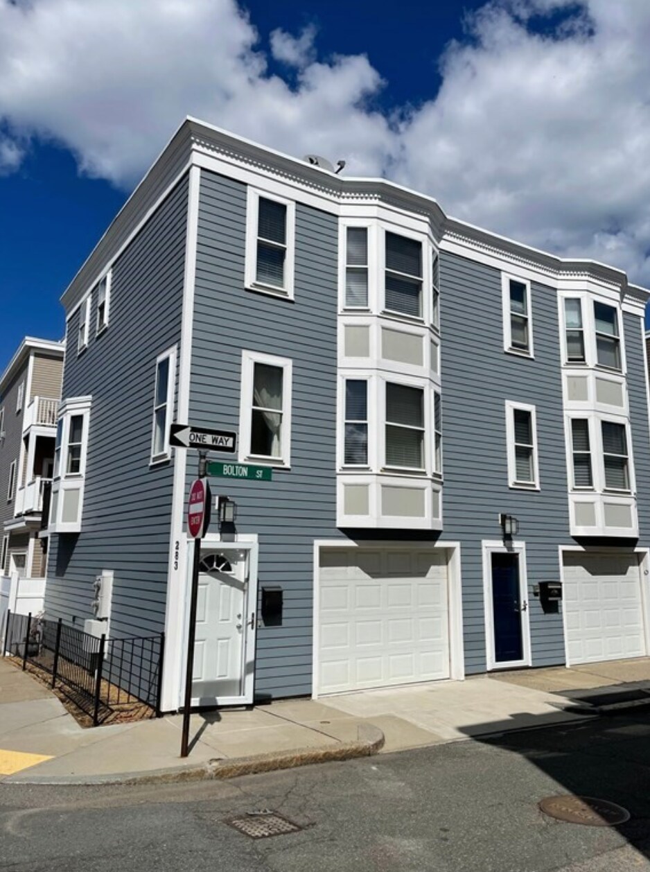 Building Photo - 283 C St