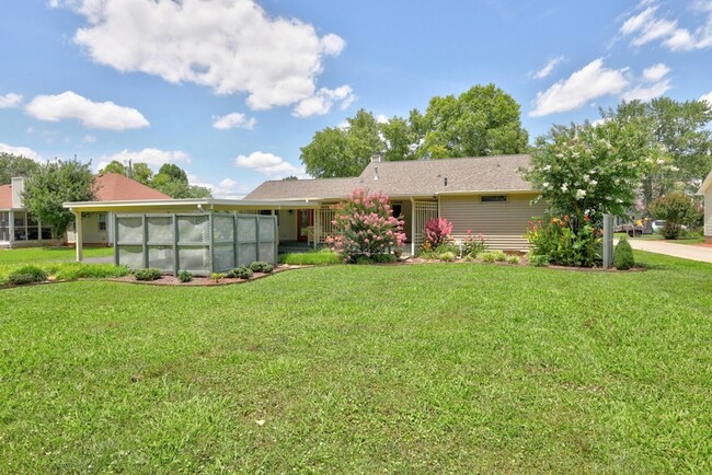 Building Photo - 3215 Arthur Dr