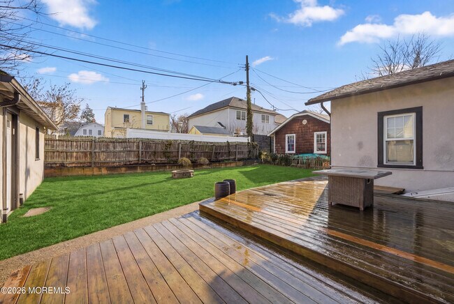 Building Photo - 505 Laurel Ave