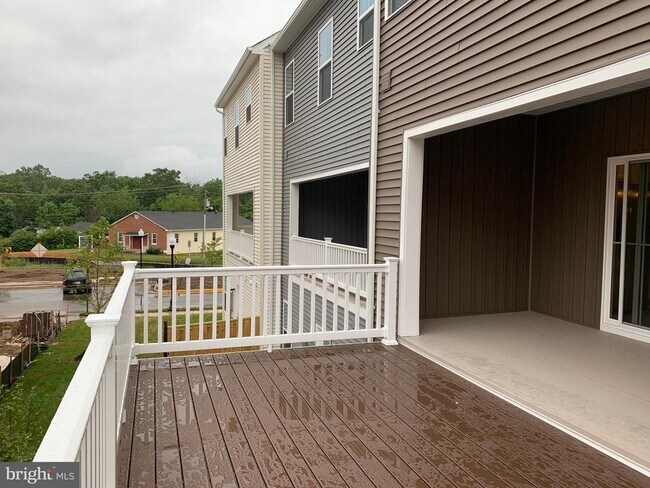 Building Photo - 11263 Dry Spring Dr