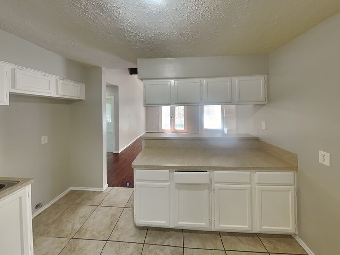 Building Photo - 942 Somercotes Ln