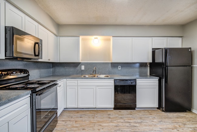 Building Photo - The Edmond Apartments