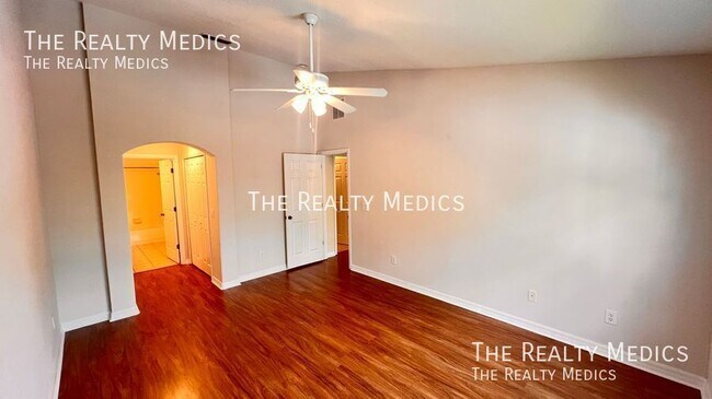 Building Photo - 3658 Oakdale Cir