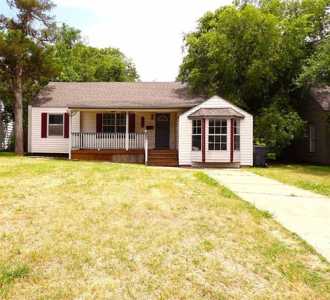Primary Photo - 1714 NW Cherry Ave