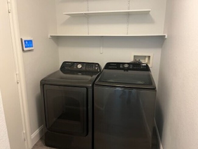 Building Photo - Beautiful Spacious Single story Home in Allen Manor