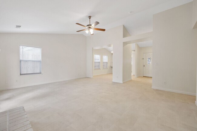 Building Photo - Pet Friendly, Updated NW Visalia Home Avai...