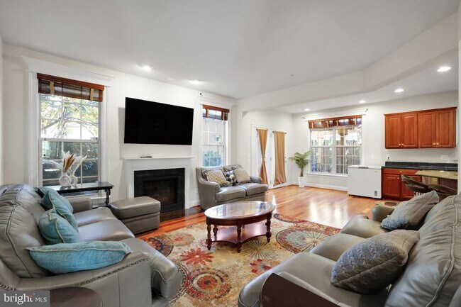 Building Photo - 3037 Moore Ln