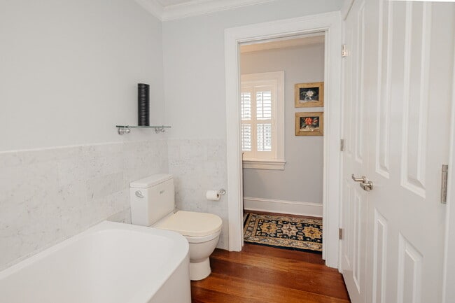 Building Photo - Downtown Retreat: Spacious 1-Bedroom Townhome in Historic Charleston!"