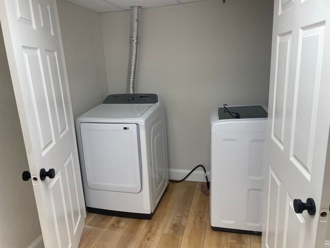 Building Photo - 64 Dunvegan Wds Dr