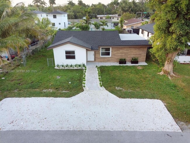 Building Photo - 216 NE 160th St