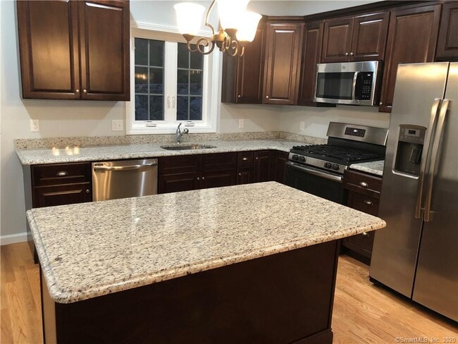 Building Photo - 19 Oak Meadows Dr