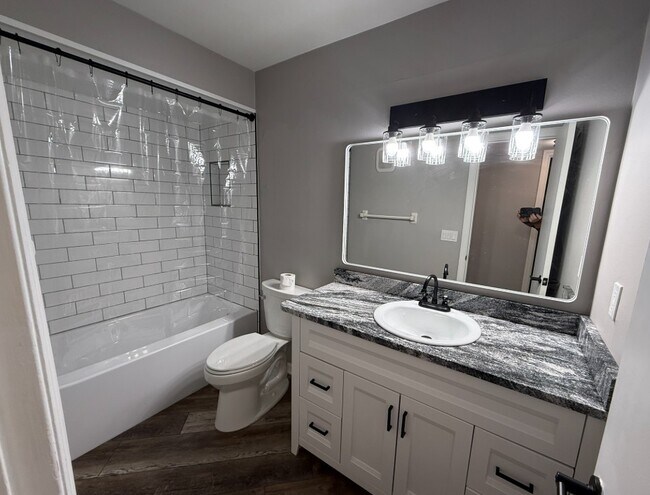 Building Photo - 5800 Hollywood Blvd