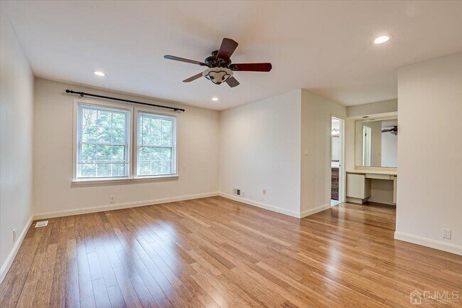 Building Photo - 3902 Springbrook Dr