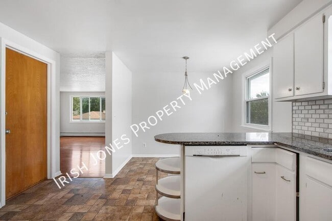 Building Photo - 425 Callodine Ave