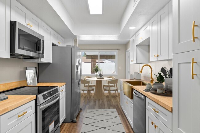 Building Photo - AMAZING ASU RENTAL CLOSE TO CAMPUS