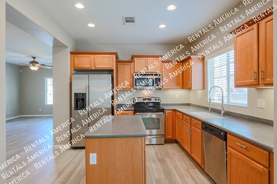 Building Photo - 2205 W Le Marche Ave