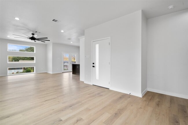 Building Photo - 7220 S Hall St