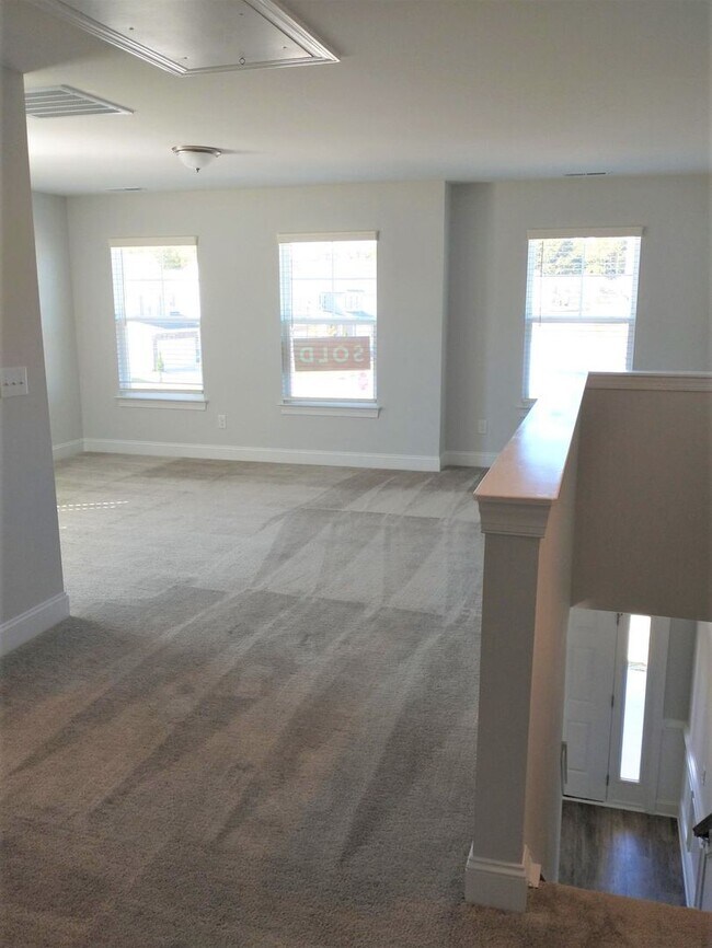 Building Photo - Beautiful Home in Gardner!  4 bedroom 3 fu...