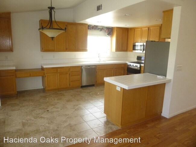 Building Photo - 3 br, 3 bath House - 511  San Luis Dr.