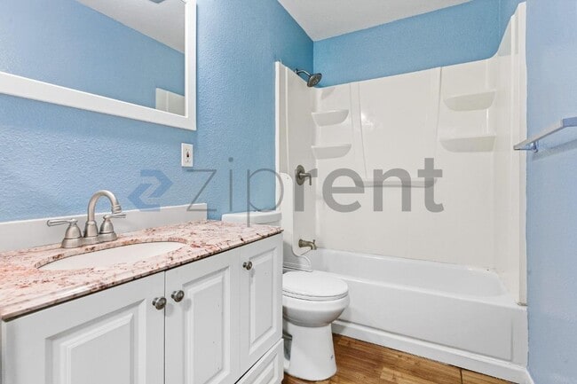 Building Photo - 11036 NE Wygant St