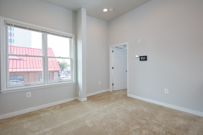 Building Photo - Easy and Convenient