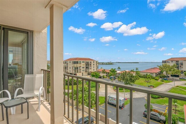 Building Photo - 6219 Palma Del Mar Blvd S