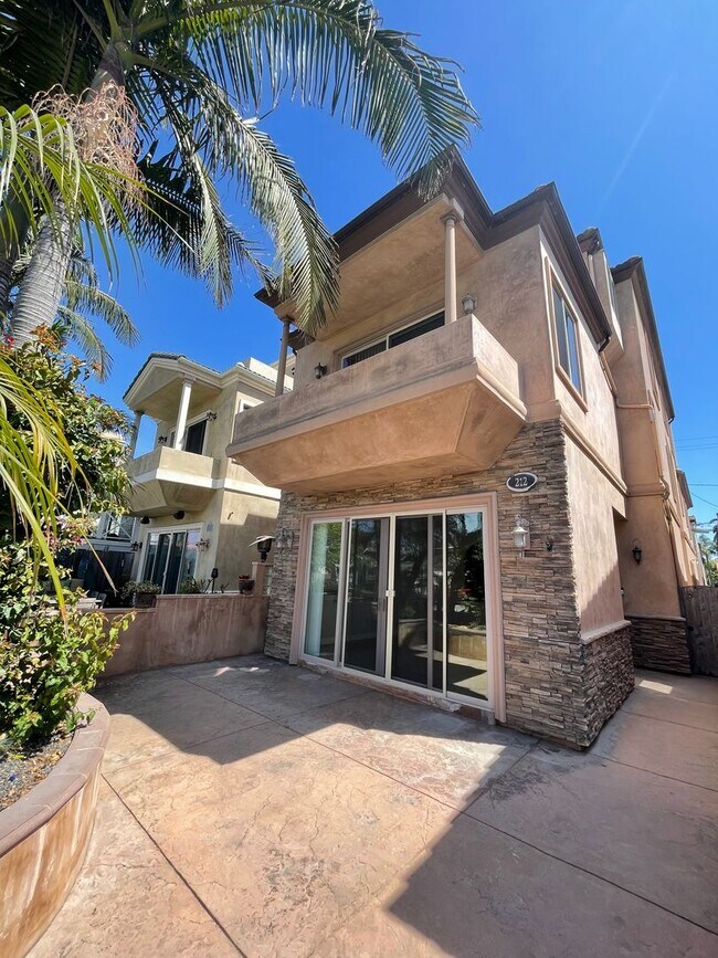 Building Photo - Spacious Custom Built Downtown Huntington Beach Home with Elevator