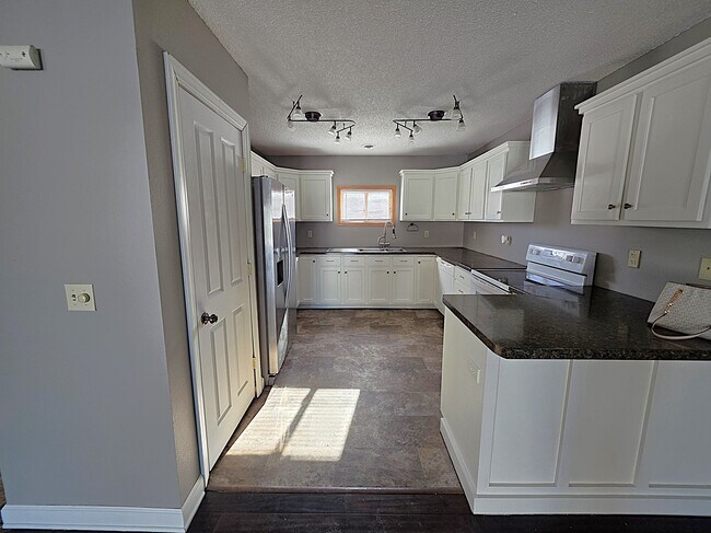 Building Photo - 1300 146th Ave