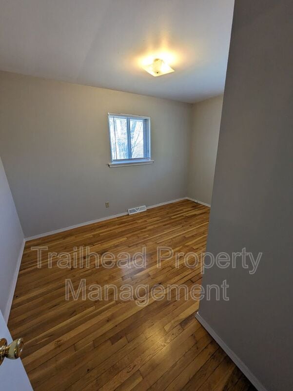 Building Photo - 110 S High St